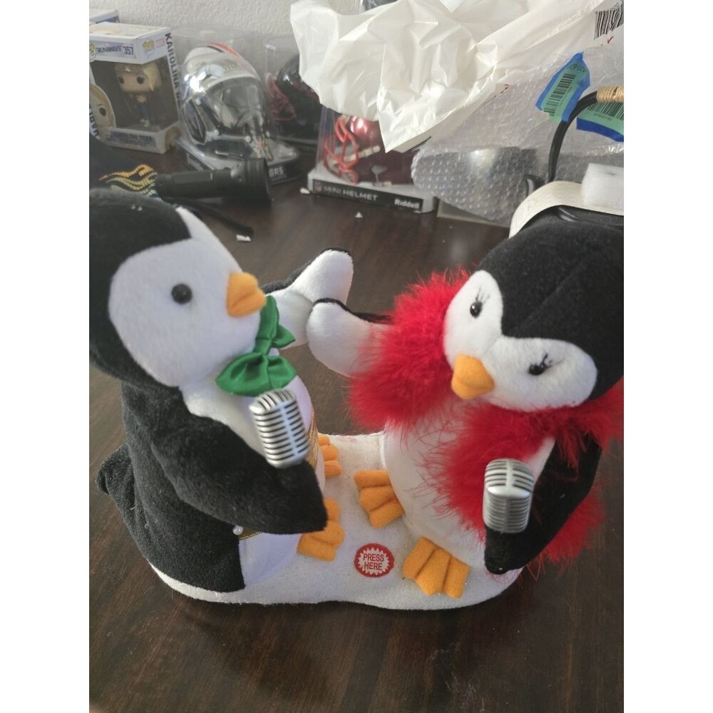Avon 2007 Singing Penguin Duet Baby It's Cold Outside Animated Plush Christmas